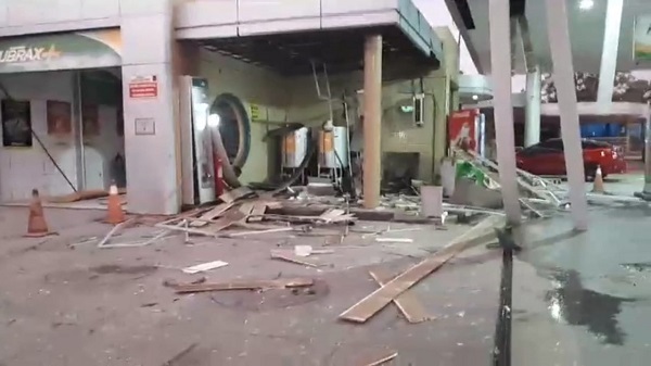 Criminosos explodem caixa eletrônico do BB no Sul do Piauí e fazem reféns