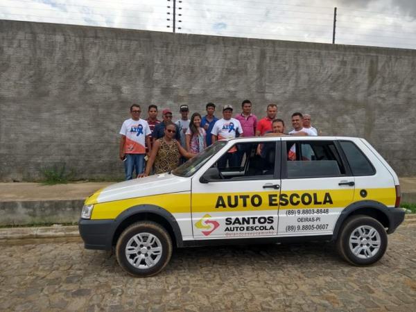 Santos Autoescola aprova 95% dos alunos em exames de baliza