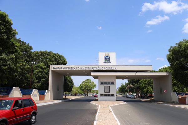 UFPI abre 13 vagas para professor; salário vai até R$ 7,3 mil