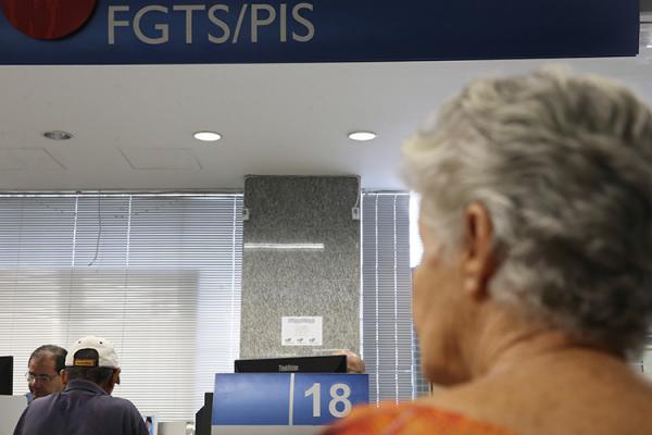 Caixa e BB começam a pagar abono do PIS/Pasep para nascidos até fevereiro