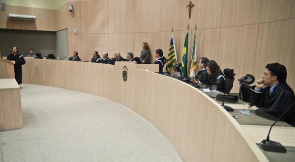 Piauí ultrapassa o limite de gasto com pessoal e é notificado pelo TCE