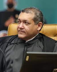 Ministro Nunes Marques suspende julgamento sobre controle de armas