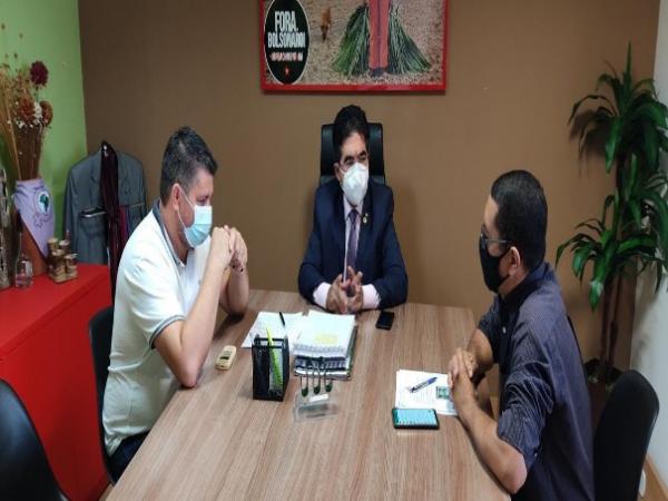 Gilmar Fontes discute cronograma de reforma das escolas do Território do Vale do Canindé