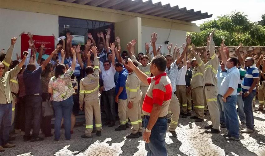 Servidores da Eletrobras paralisam atividades contra privatização da empresa