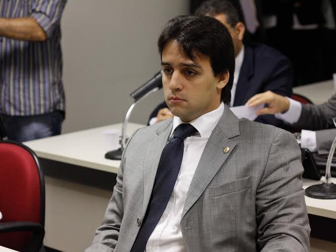 Lei obriga profissionais graduados em educação física nas academias