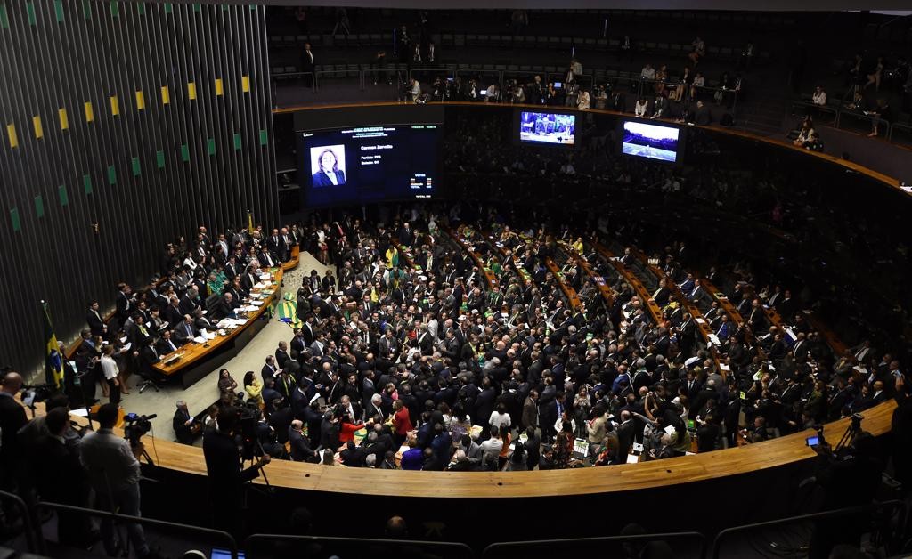 Grupo de senadores propõe eleições antecipadas 