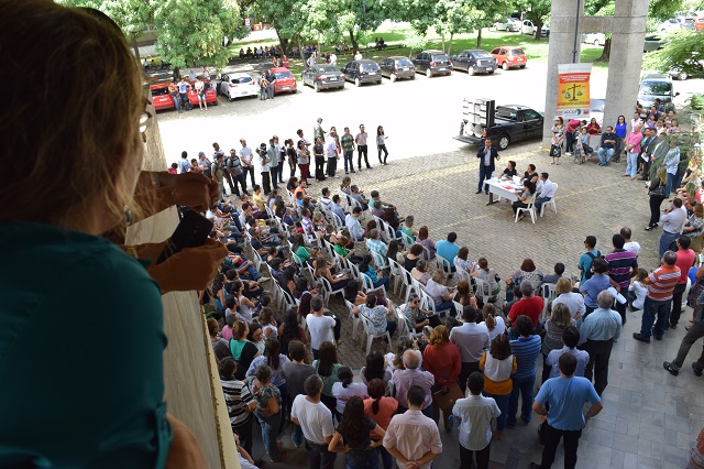 Professores da Uespi entram em greve por tempo indeterminado