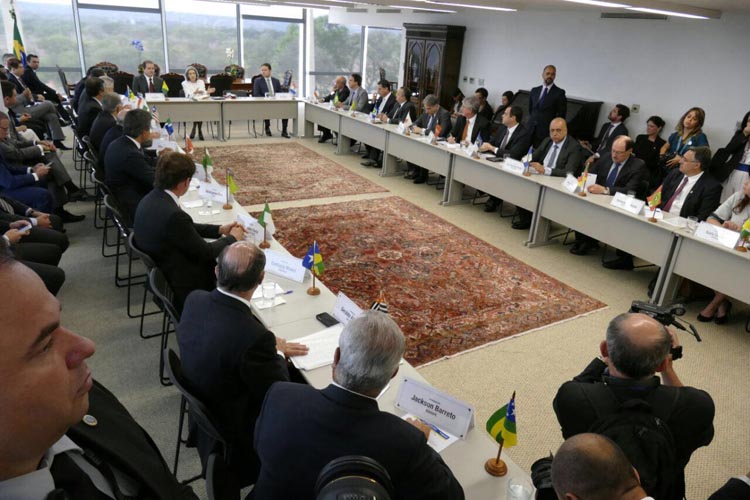 Piauí e 13 governos ameaçam declarar estado de calamidade devido a crise