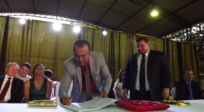 Veríssimo Siqueira é empossado prefeito de Santa Rosa do Piauí