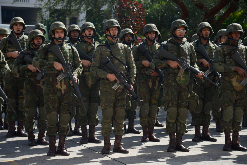 Em meio à crise, governo Temer aumenta investimento militar em 36%