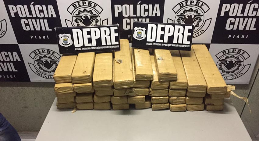 DEPRE flagra passageiro com quase 40kg de droga na bagagem