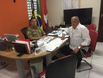 Mauro Tapety discute com comandante do Corpo de Bombeiros instalação de uma guarnição em Oeiras