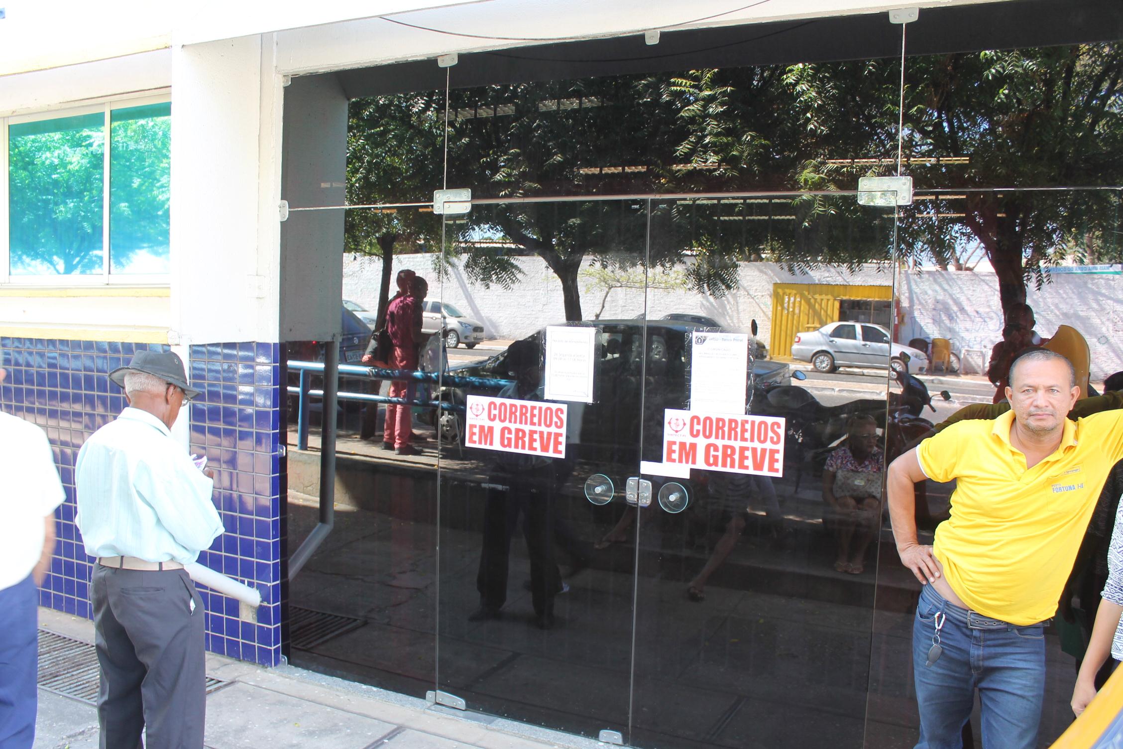 Trabalhadores dos Correios deflagram greve por tempo indeterminado no Piauí