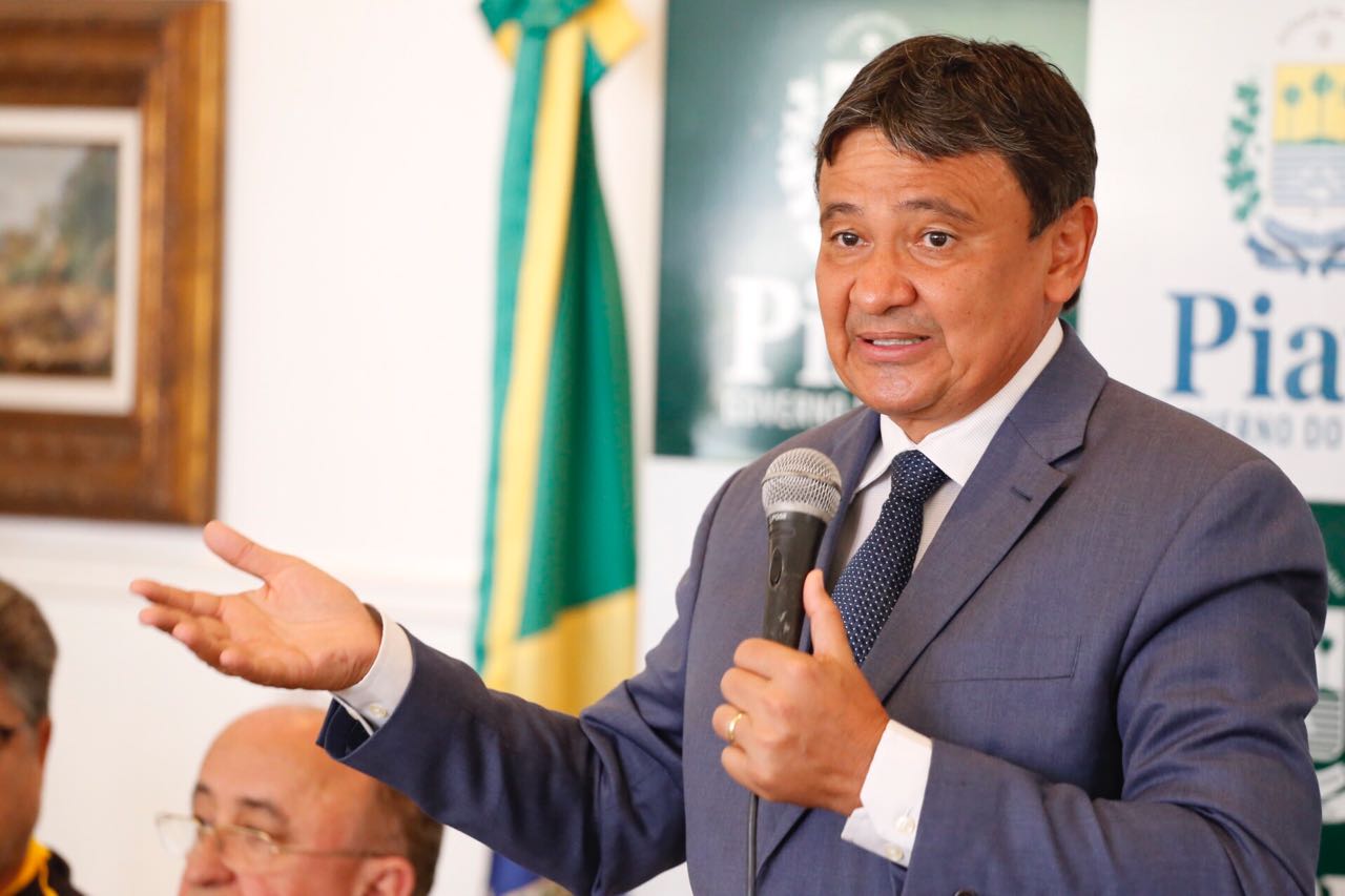 Wellington Dias sanciona lei que aumenta impostos no Piauí em 2018
