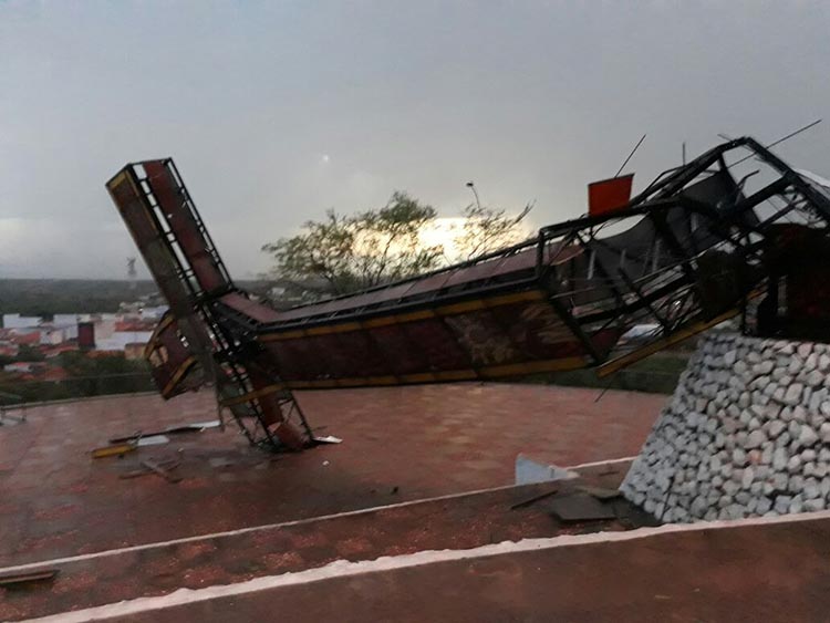  São Raimundo Nonato registra chuva de granizo e queda de Cruzeiro