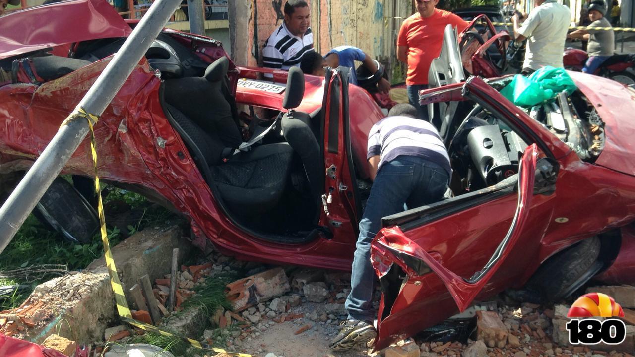 Policial civil sobrevive após carro ser arrastado por metrô na Zona Sudeste de Teresina