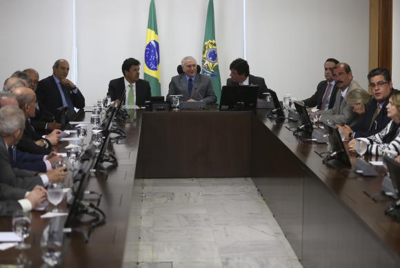 MEC suspende criação de cursos de medicina por 5 anos
