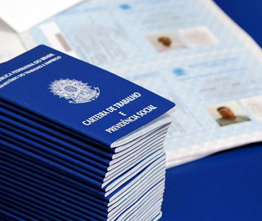 Desemprego recua para 12,9% em abril e atinge 13,4 milhões de pessoas