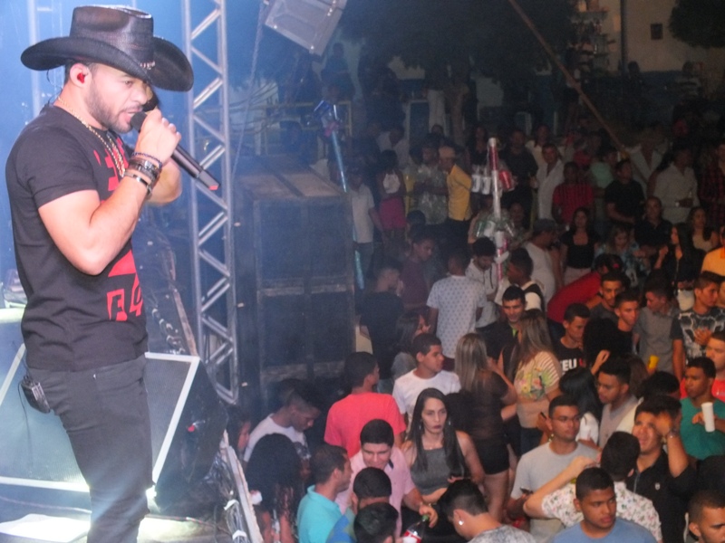 Arreio de Ouro leva multidão à 44ª Festa do Vaqueiro e 2ª AgroRosa